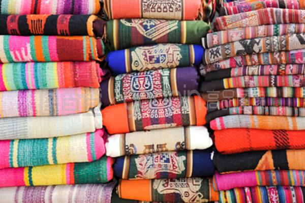 胡馬華卡市場上的服裝、紡織品