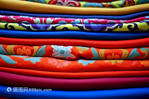 桌上的彩色織物