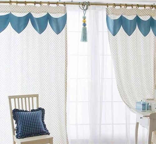 房間壁紙是藍灰色的,應該是比藍灰色亮一點的藍色,家具一套定做的也是湖藍色的,窗簾應該選什么顏色啊